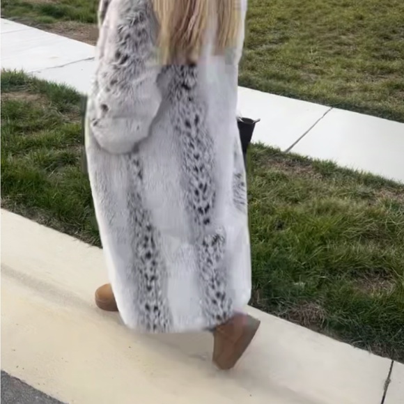 Gray Teddy Jacket with Luxurious Fur Trim - Picture 2 of 2